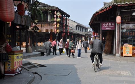  Jiangcheng Old Street! A Blast From The Past and Shopping Paradise Rolled Into One!