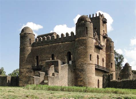 Gondar Fasilides Hamamı: Tarihin Sıkıntılarını Yıkayan Bir Su Seansı!