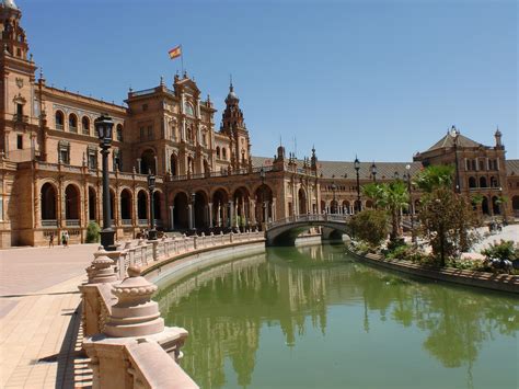  Plaza de España! Bir İspanyol Rüyasının Merkezi