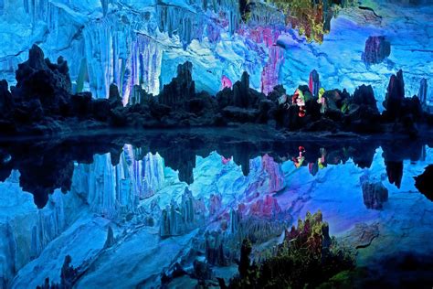 Reed Flute Cave'nın İnanılmaz Işıltıları ve Efsanevi Hikayeleri!